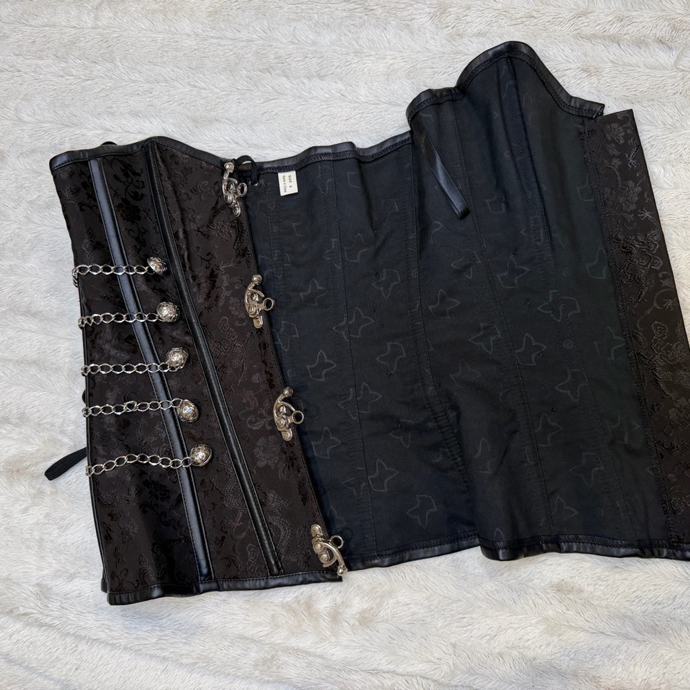 Adjustable Black Corset with Silver Chain Details - Picture 4 of 4
